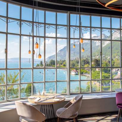 Restaurant facing Lake Annecy - Le Palace de Menthon - 5 star property - Annecy - Haute Savoie